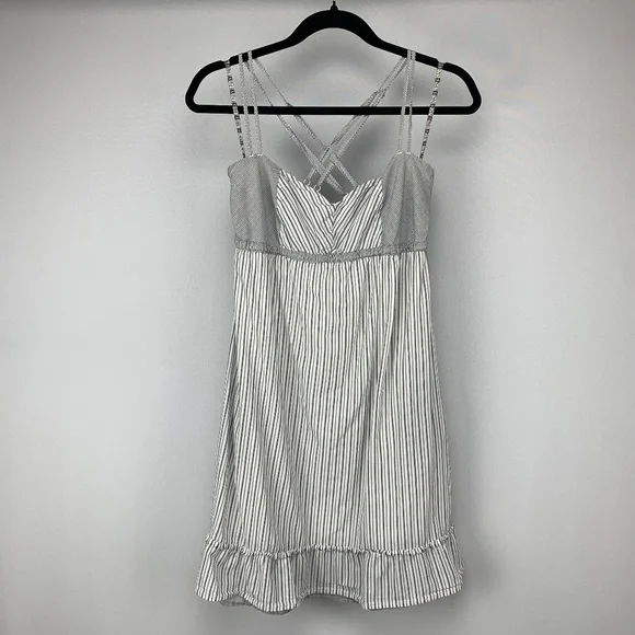 VOLCOM Gray And White Adjustable Strap Ruffle Tiered Smocked Back Sundre… - Picture 1 of 6